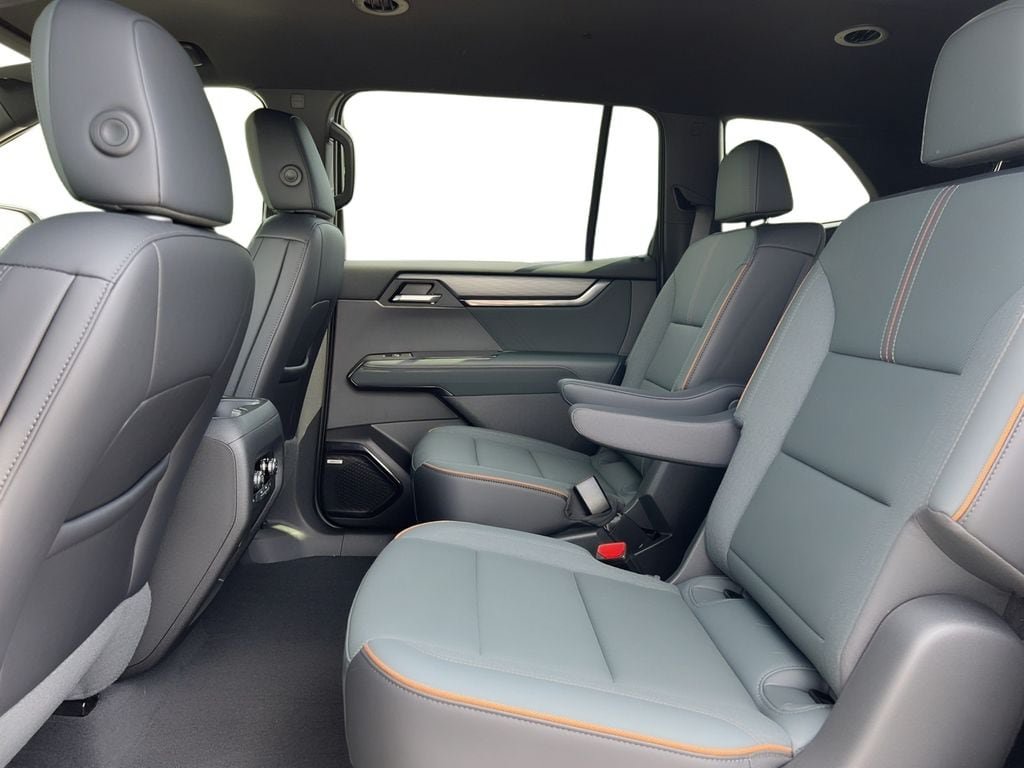 Used 2024 GMC Acadia AT4 w/ Luxury Package AWD/4WD image 7