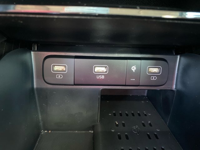 Certified 2023 Kia Sorento SX image 15