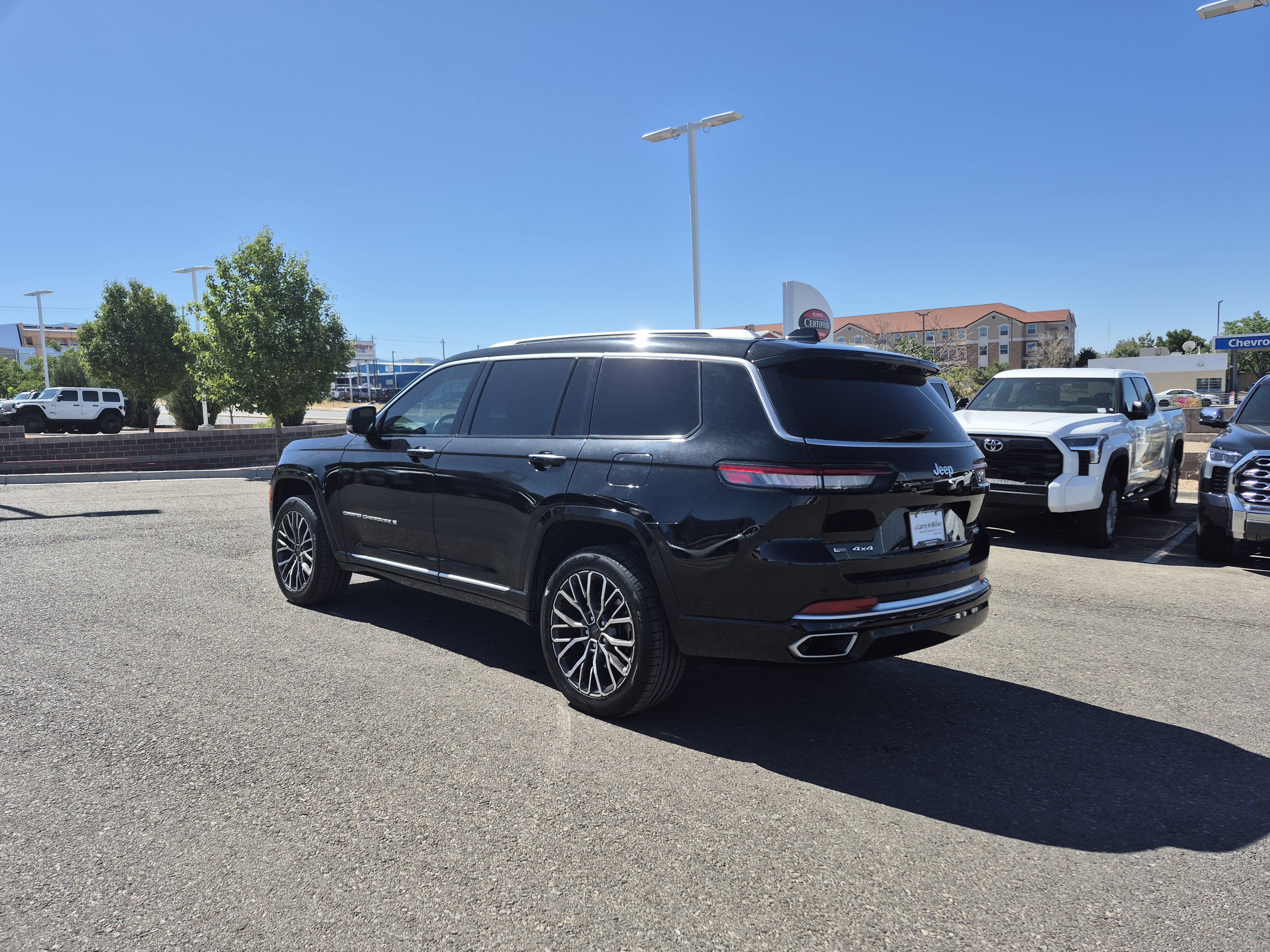 Used 2021 Jeep Grand Cherokee L Summit AWD/4WD image 3