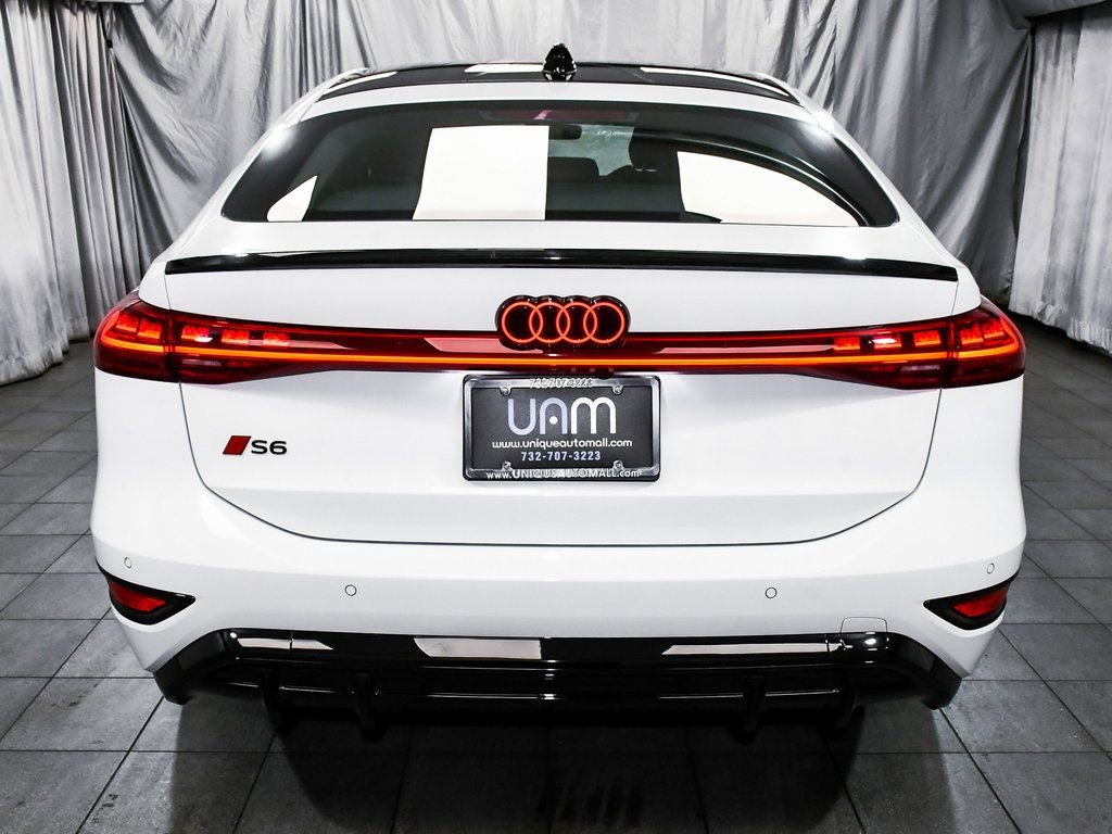 Used 2025 Audi S6 e-tron Prestige w/ 21" Black Optic Package image 5