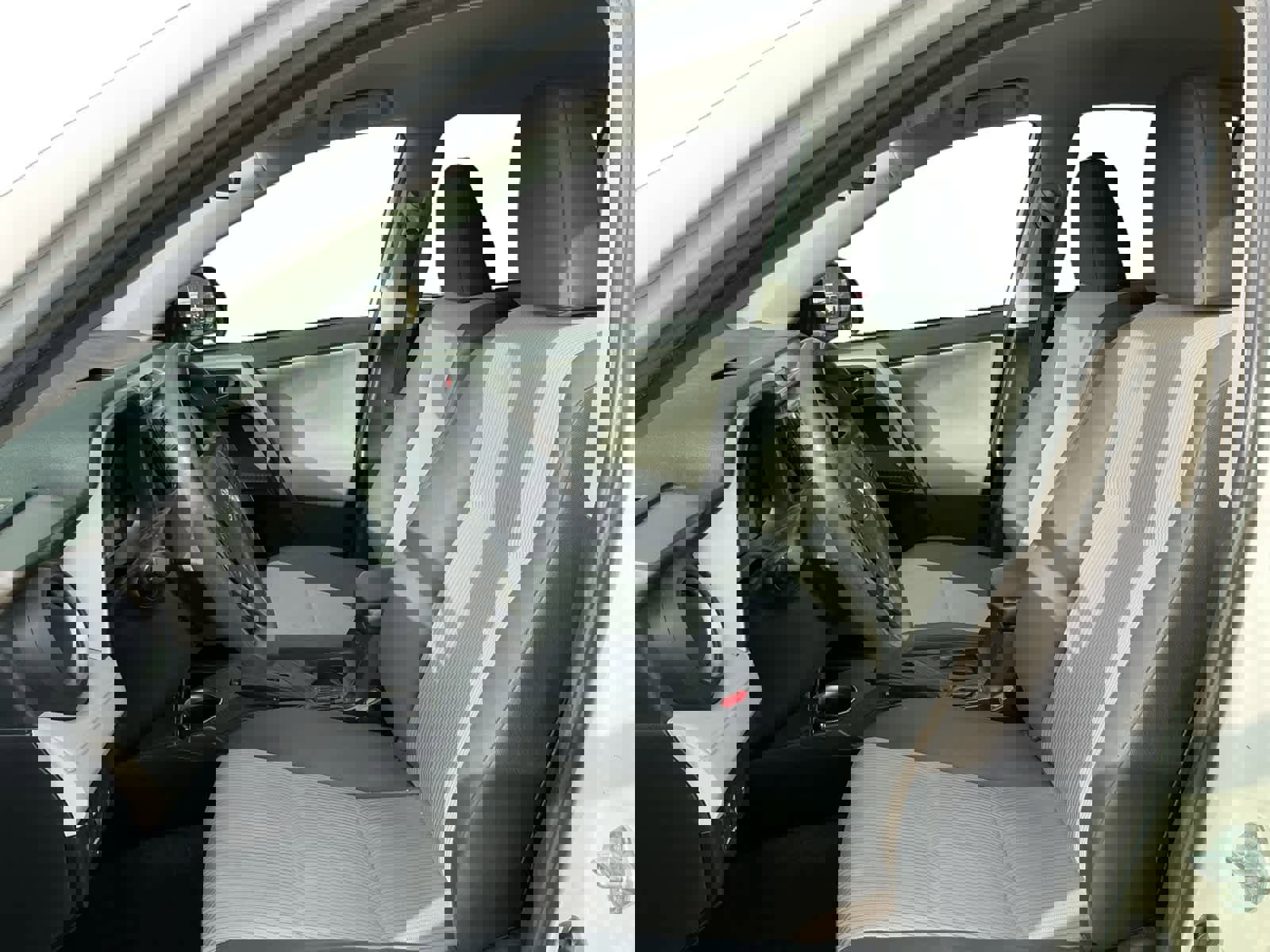 Used 2015 Toyota RAV4 LE image 9