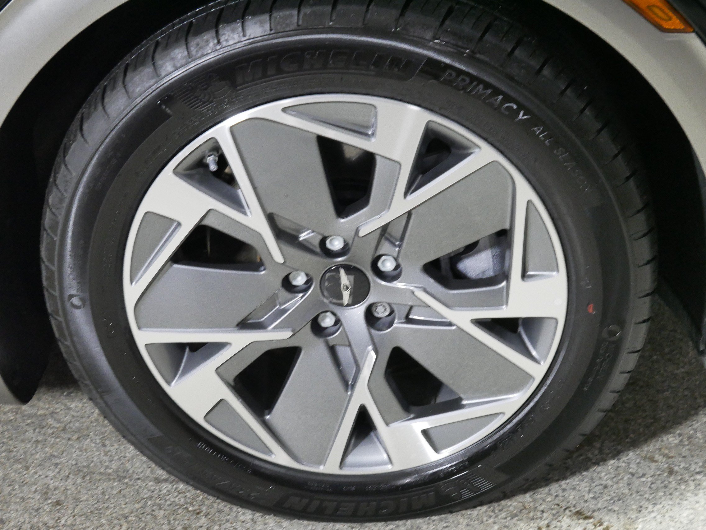 Certified 2025 Genesis GV60 Advanced AWD/4WD image 15