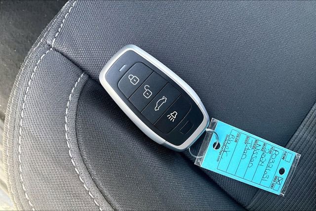 Used 2024 Nissan Titan SV w/ SV Convenience Package image 11