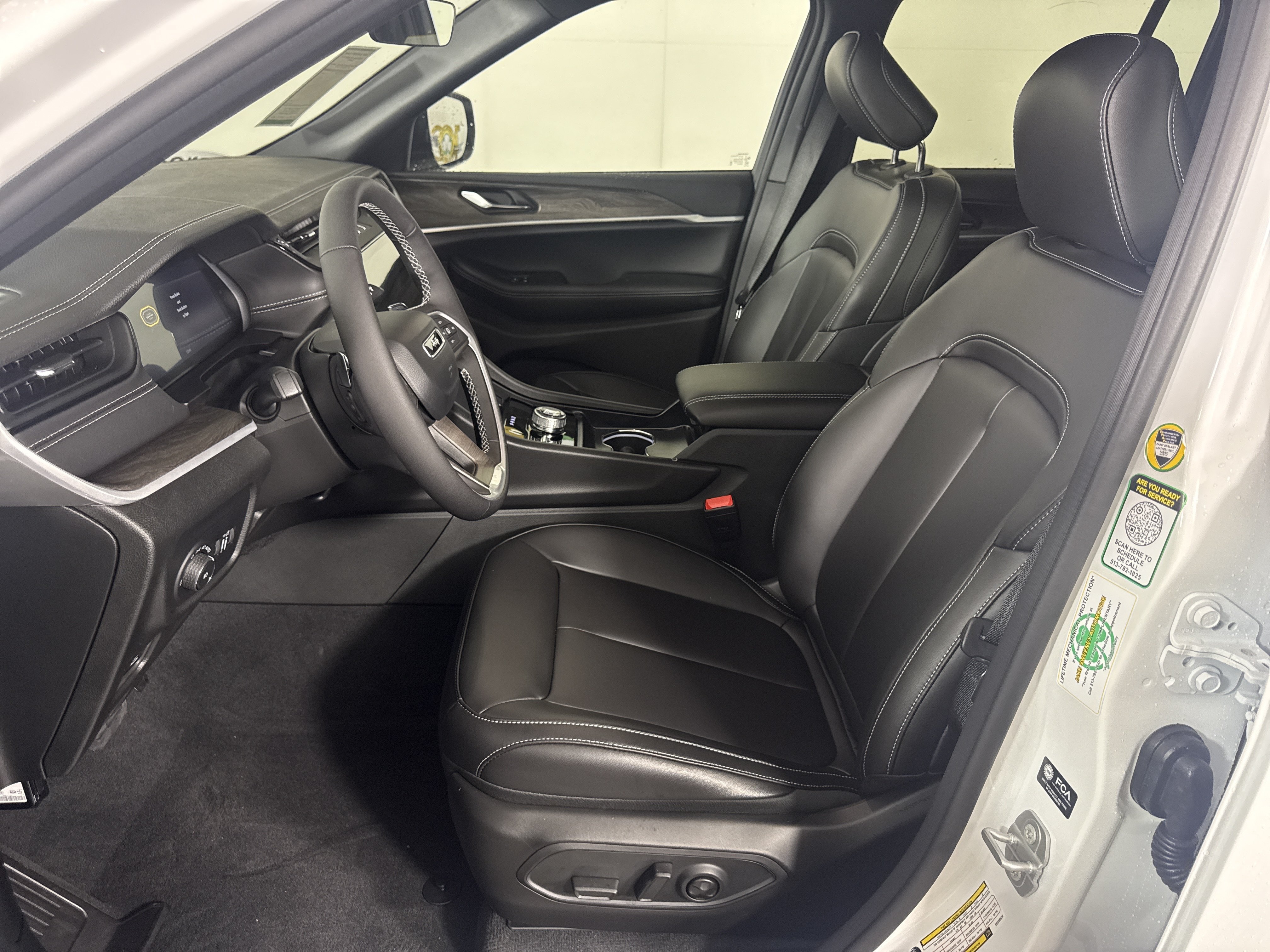 New 2027 Jeep Grand Cherokee Limited AWD/4WD image 12