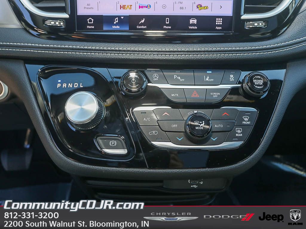 New 2026 Chrysler Pacifica Select image 16