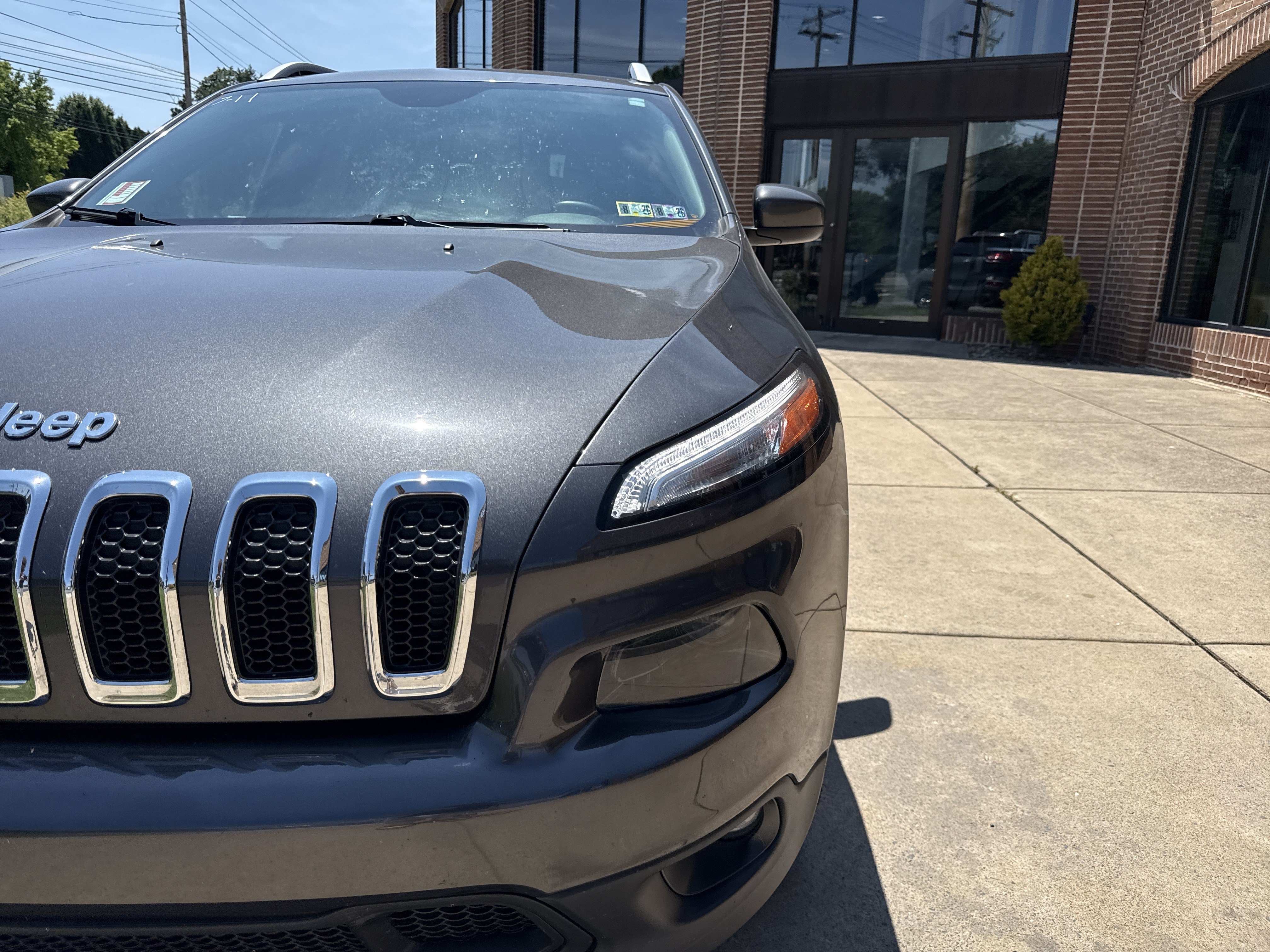 Used 2015 Jeep Cherokee Latitude w/ Cold Weather Group AWD/4WD image 10