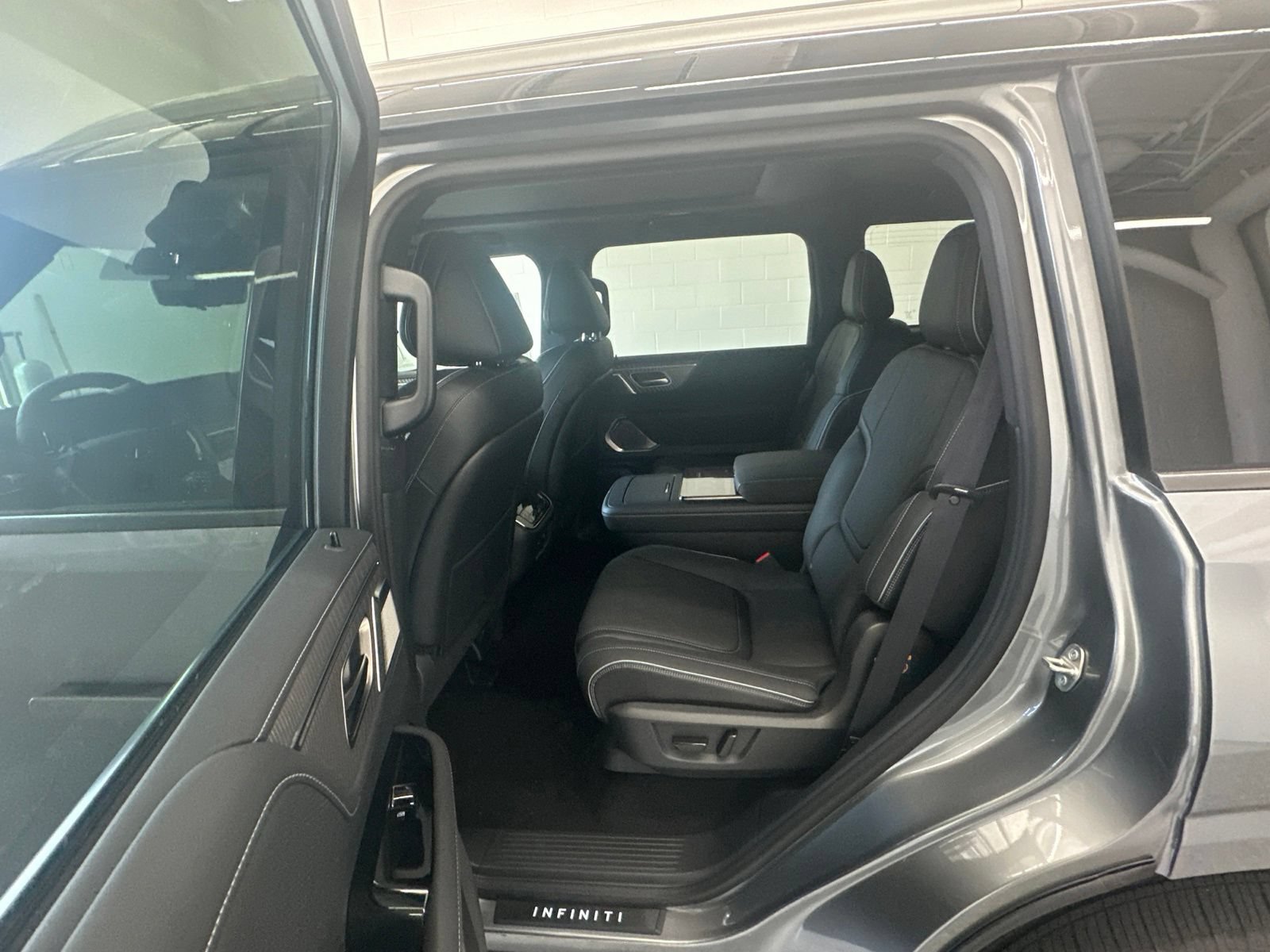 New 2027 INFINITI QX80 Autograph w/ Premium Cargo Package AWD/4WD image 10