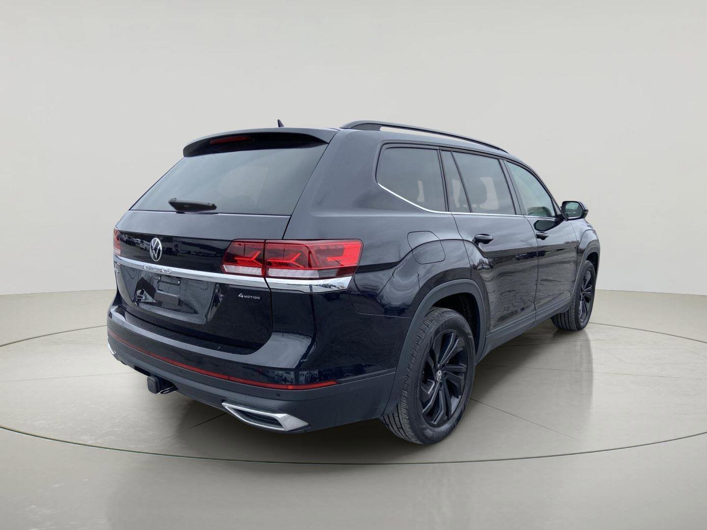 Used 2023 Volkswagen Atlas SE AWD/4WD image 3
