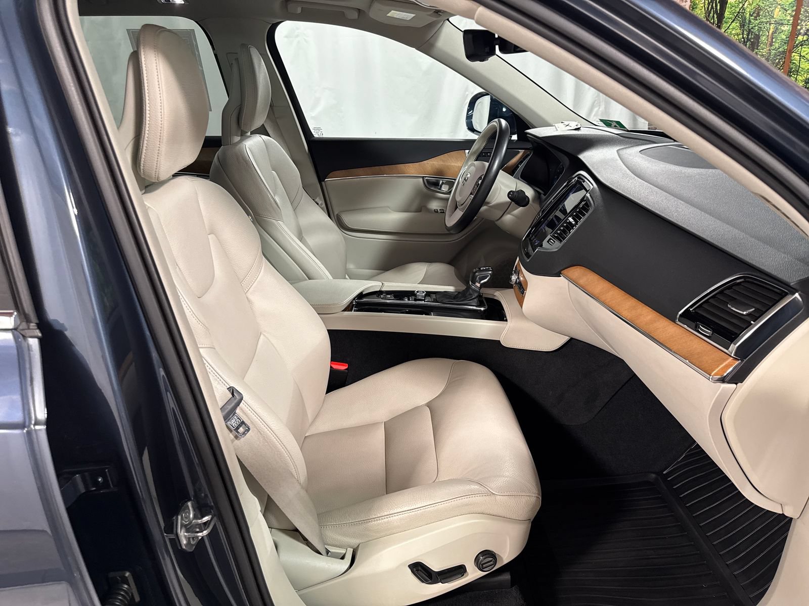 Used 2021 Volvo XC90 T5 Momentum w/ Advanced Package FWD image 29
