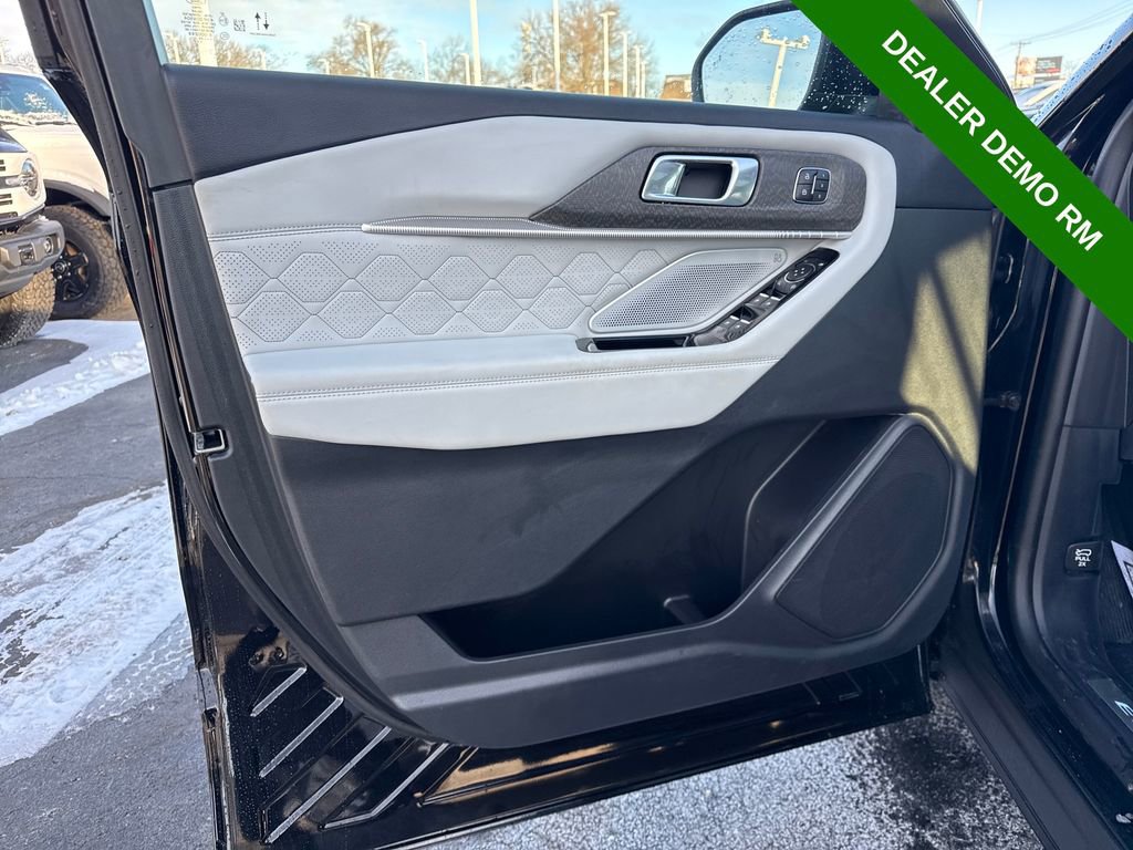 Used 2025 Ford Explorer Platinum w/ LUX Leather Package image 31