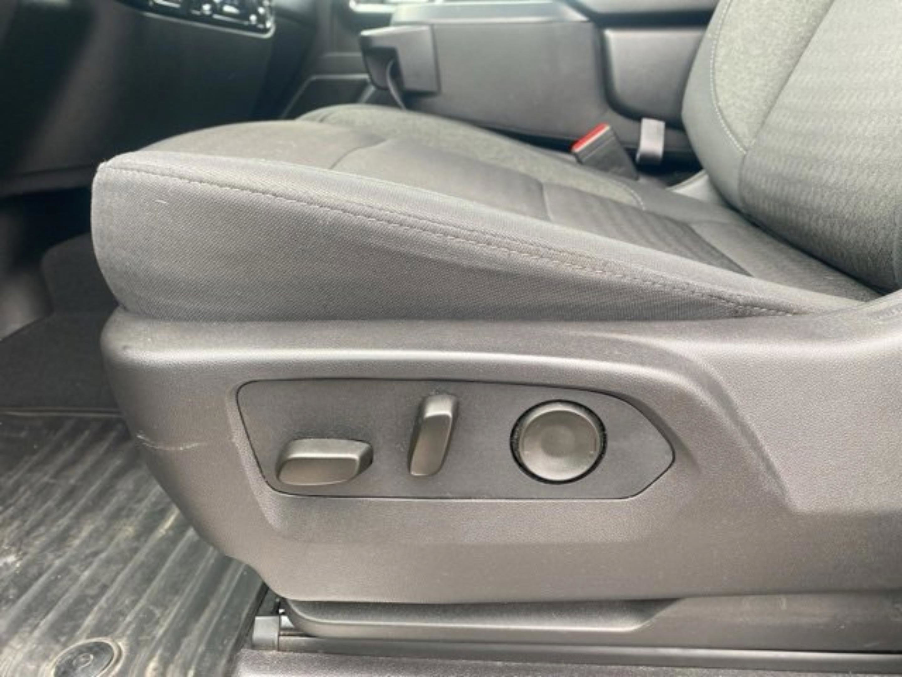 Used 2025 Chevrolet Silverado 2500 LT w/ Convenience Package AWD/4WD image 17
