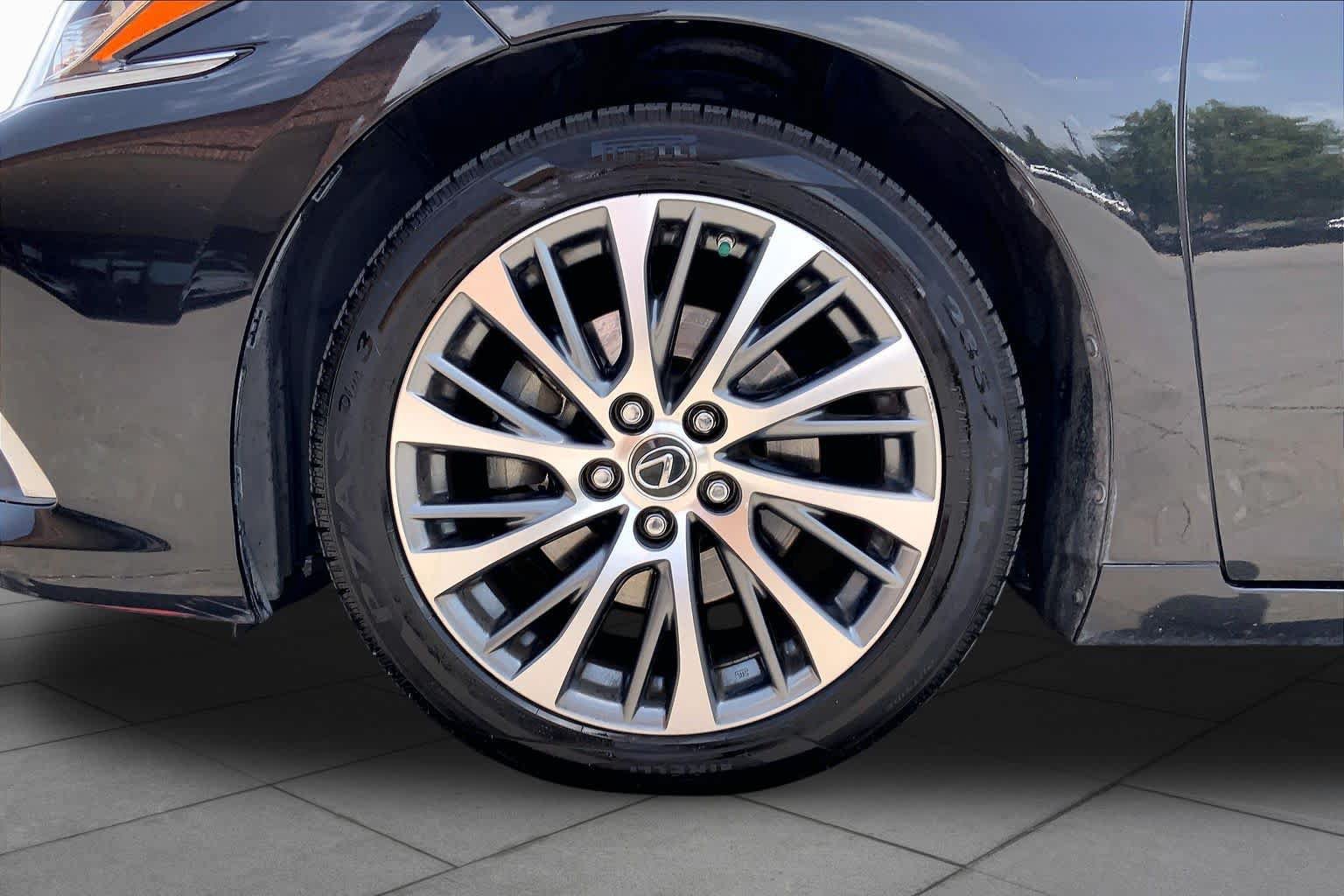 Used 2019 Lexus ES 350 w/ Premium Package FWD image 11
