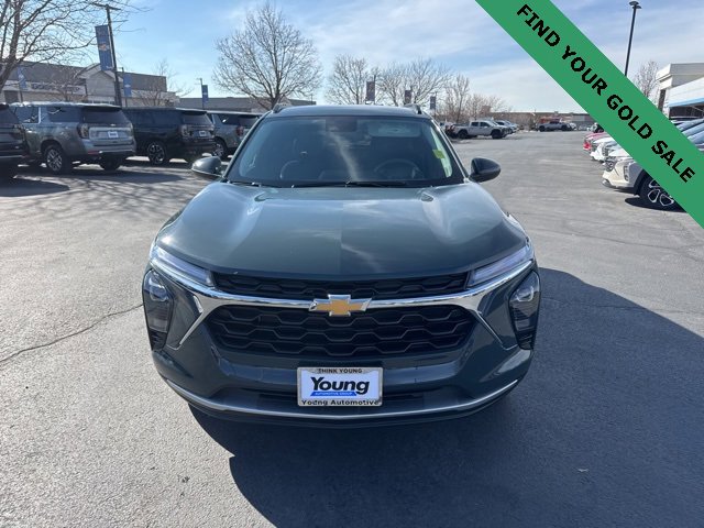 Used 2025 Chevrolet Trax LT image 2