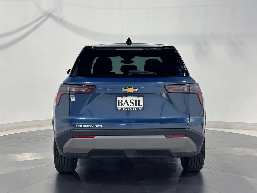 Used 2026 Chevrolet Equinox LT AWD/4WD image 12