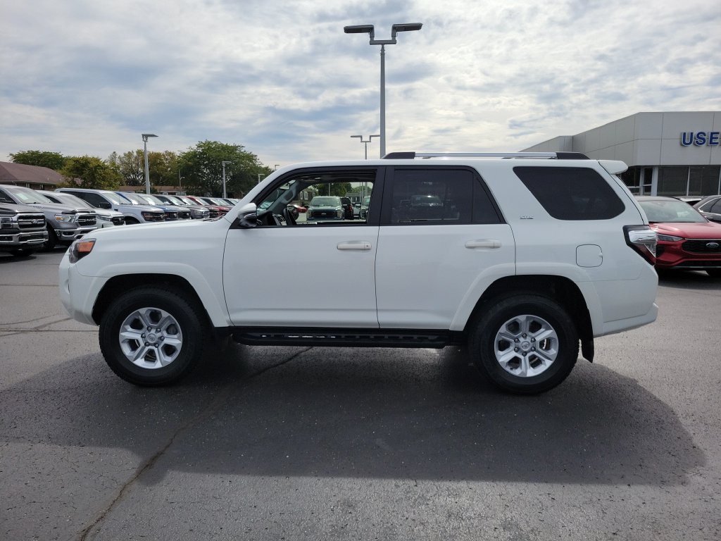 Used 2024 Toyota 4Runner SR5 Premium w/ Moonroof Package AWD/4WD image 7
