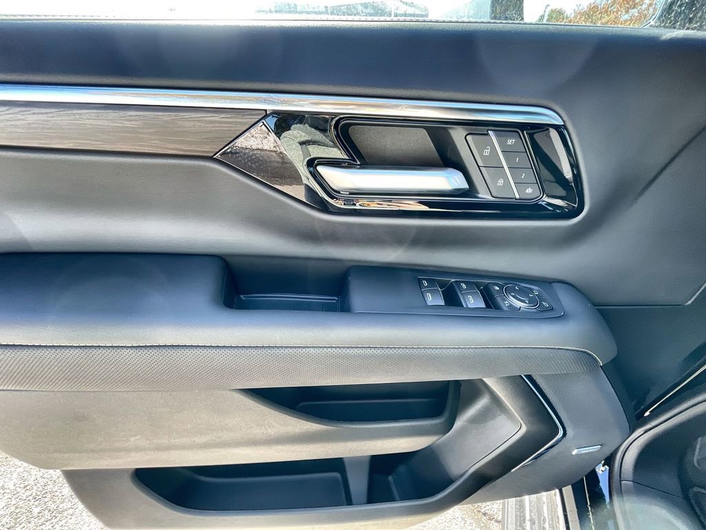 New 2026 Chevrolet Suburban Premier image 15