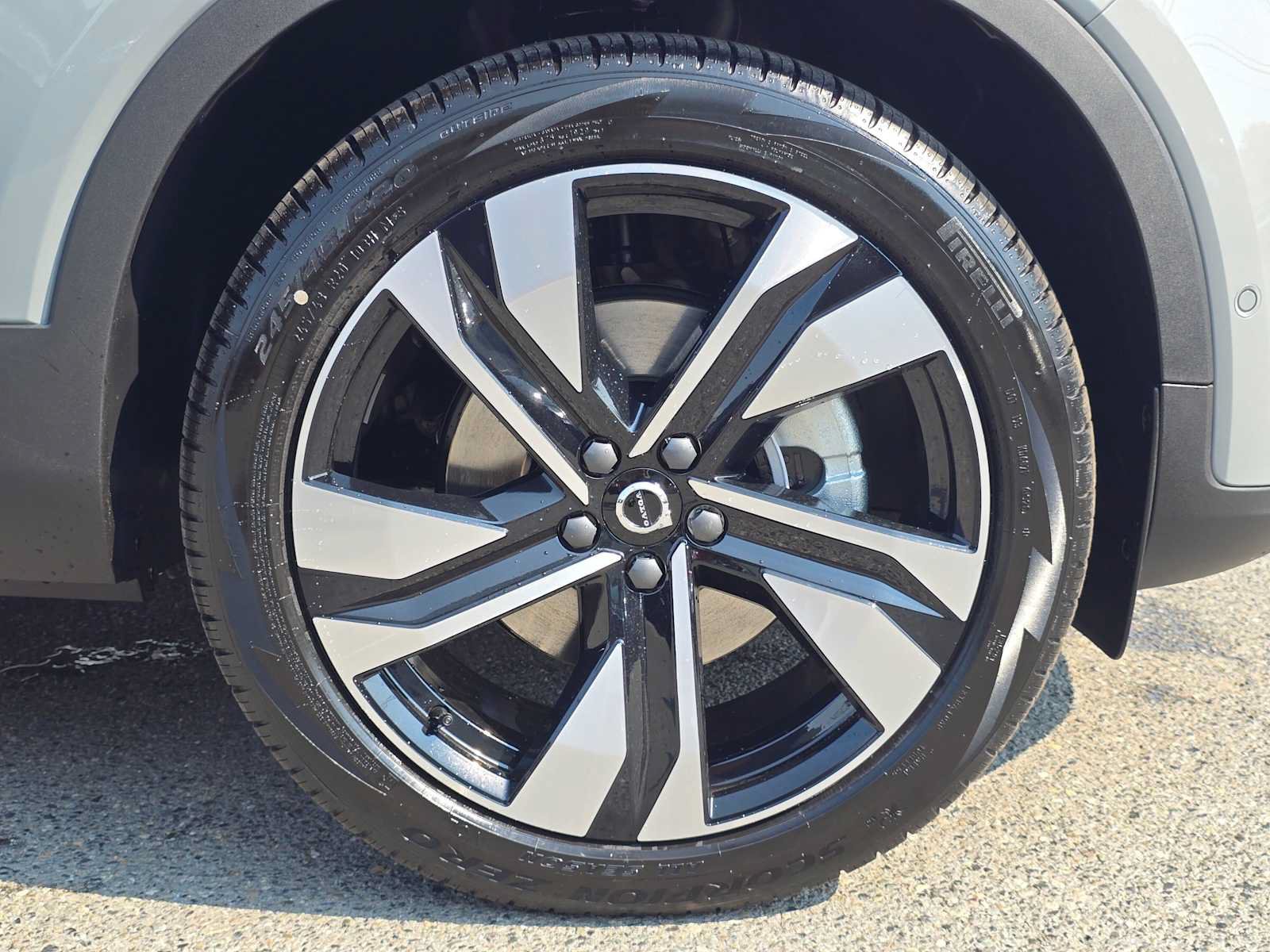 New 2026 Volvo XC40 B5 Ultra w/ Protection Package Premier AWD/4WD image 9