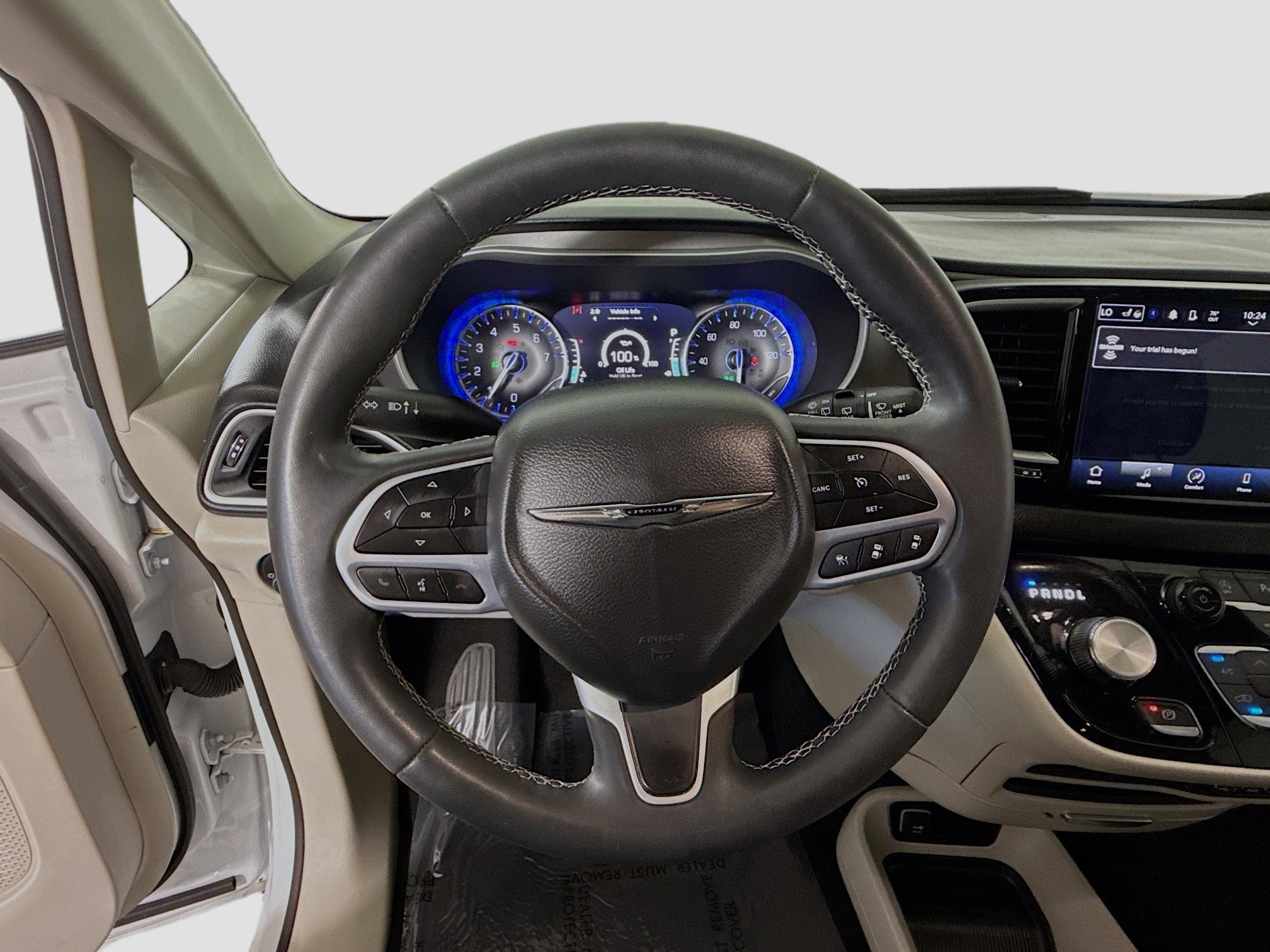 Used 2023 Chrysler Pacifica Touring-L image 13