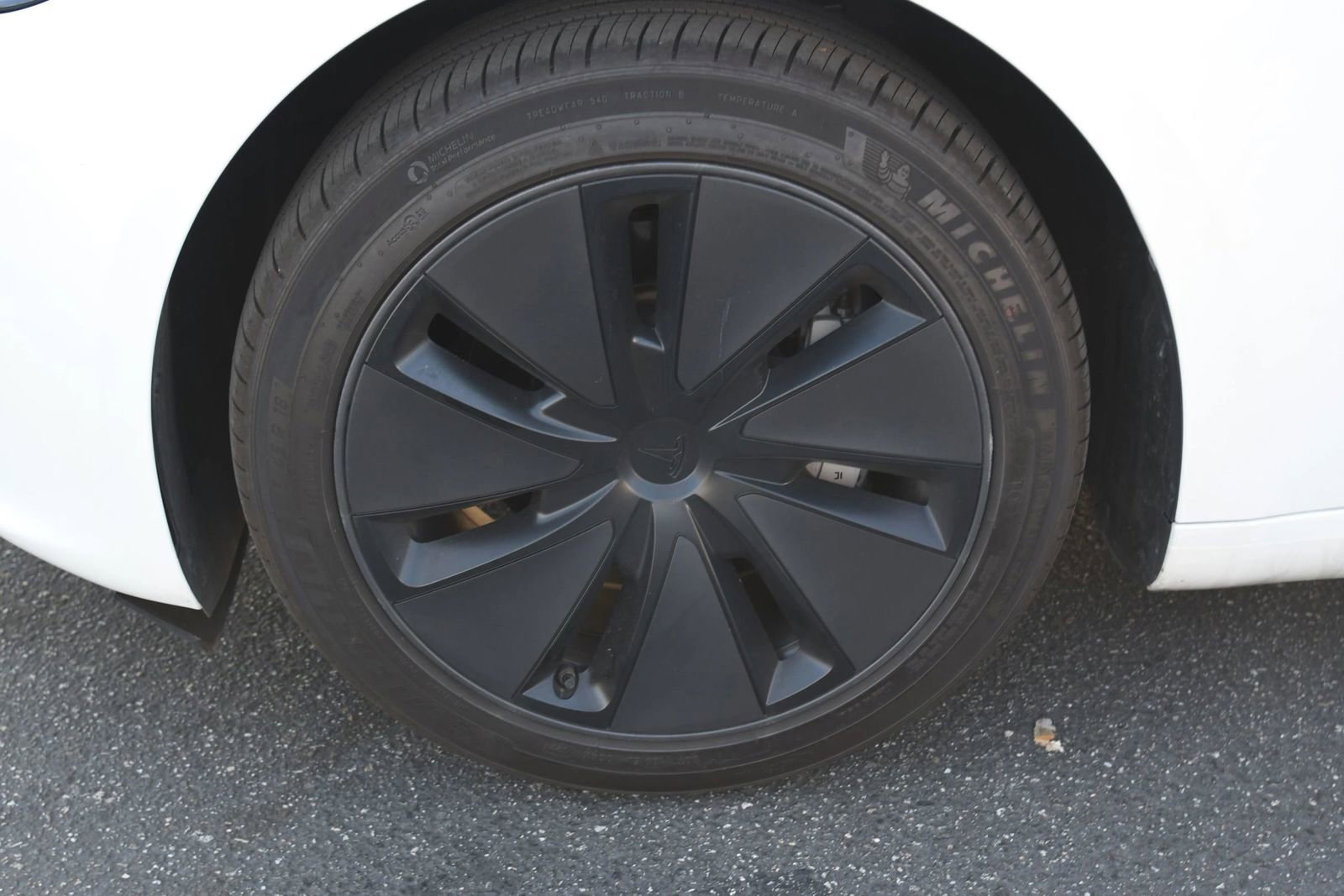 Used 2024 Tesla Model 3 Standard Range image 8