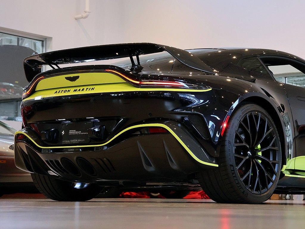 Used 2023 Aston Martin V12 Vantage RWD image 70
