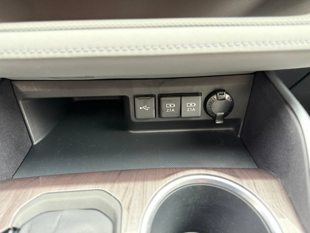 Used 2020 Toyota Highlander Limited FWD image 26