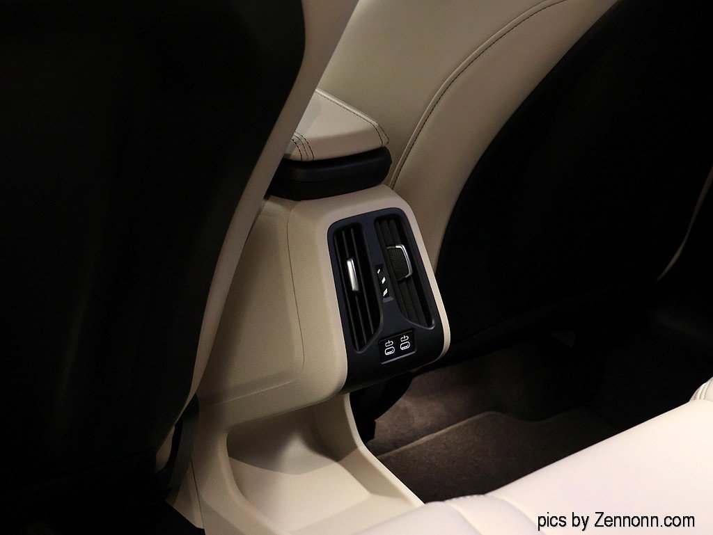 Certified 2025 BMW X2 xDrive28i AWD/4WD image 14