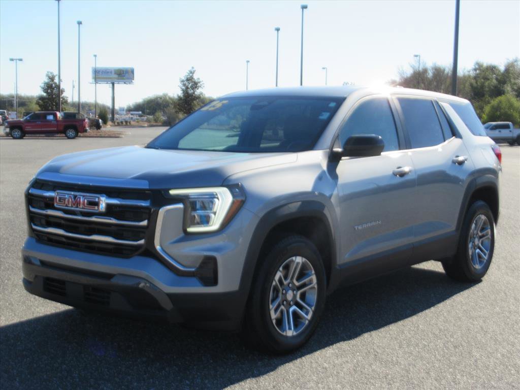 Used 2025 GMC Terrain Elevation image 3