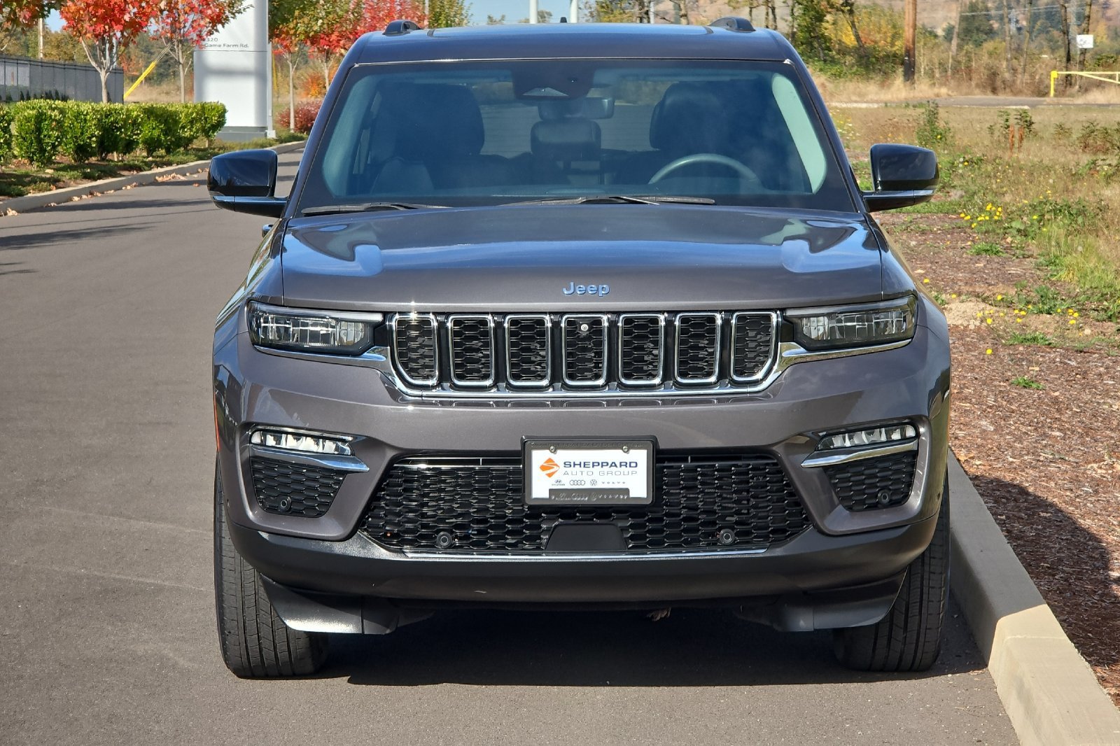 Used 2022 Jeep Grand Cherokee Limited 4xe w/ Luxury Tech Group II AWD/4WD image 8