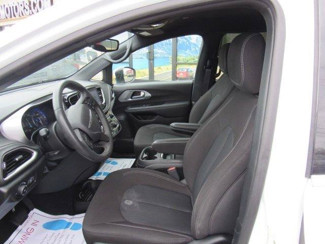 Used 2023 Chrysler Pacifica Touring FWD image 10