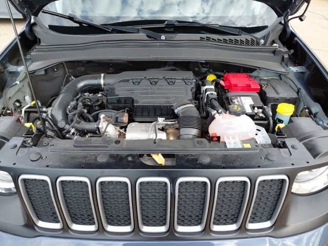 Used 2023 Jeep Renegade Latitude image 38