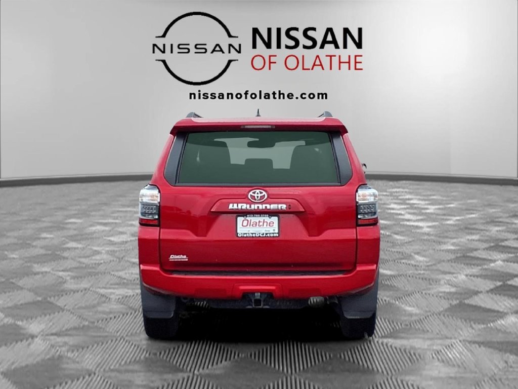 Used 2024 Toyota 4Runner SR5 AWD/4WD image 30
