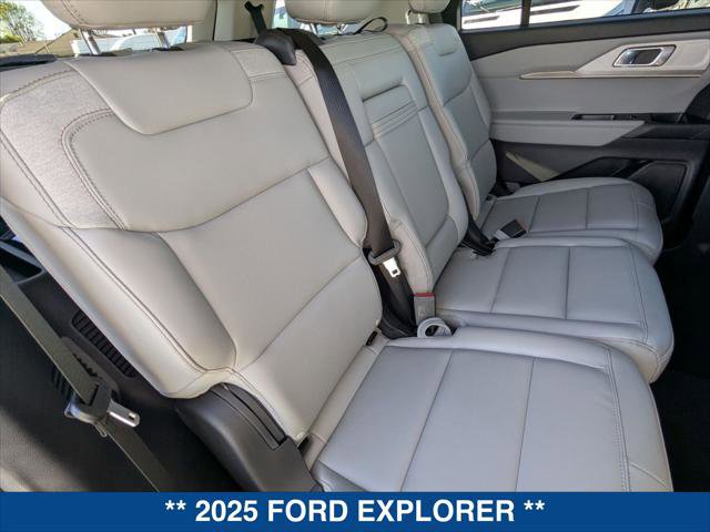 Certified 2025 Ford Explorer Active w/ Active Comfort Package image 22