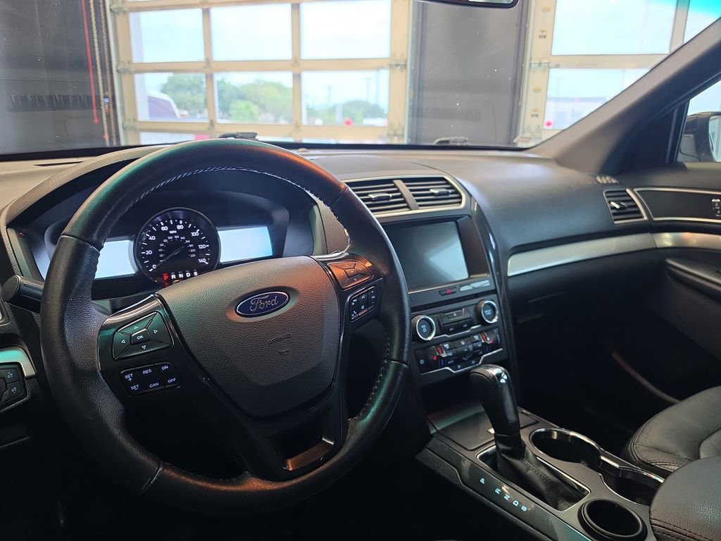 Used 2017 Ford Explorer XLT w/ Equipment Group 202A FWD image 19
