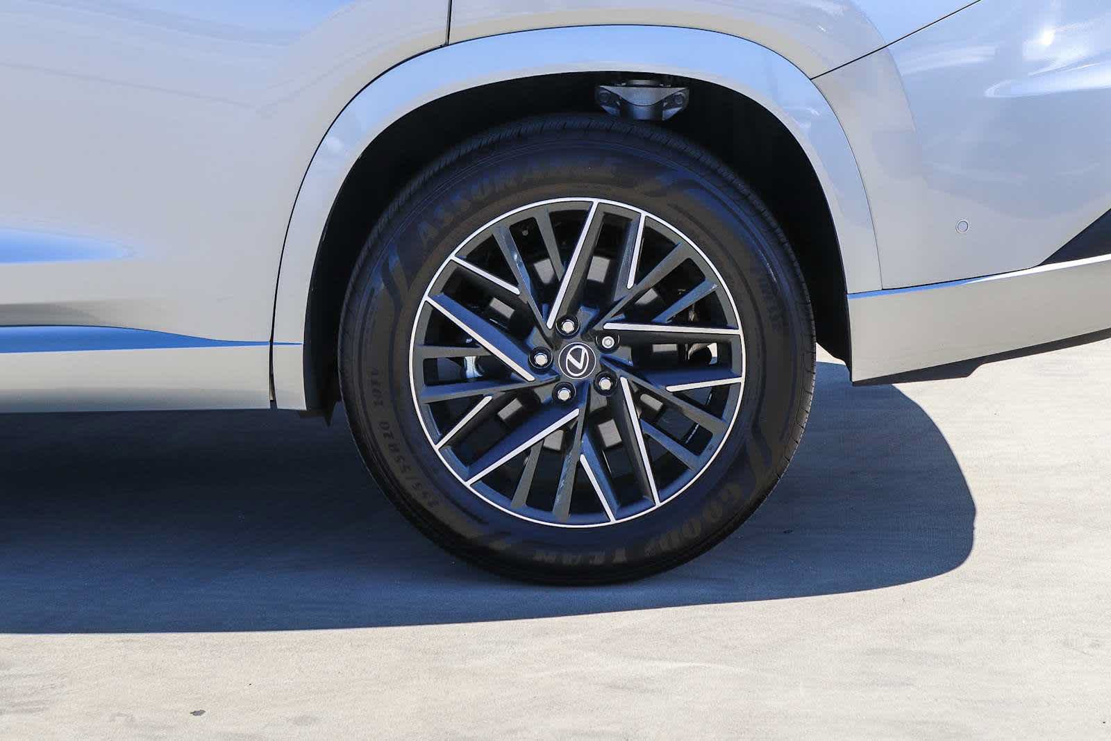 Used 2025 Lexus TX 350 FWD w/ Technology Package image 12