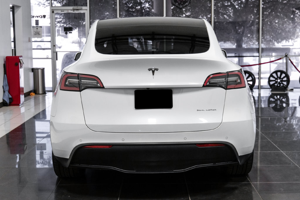 Used 2023 Tesla Model Y Long Range AWD/4WD image 10