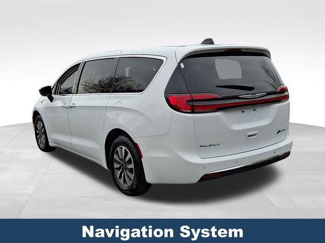 Used 2024 Chrysler Pacifica Select image 5