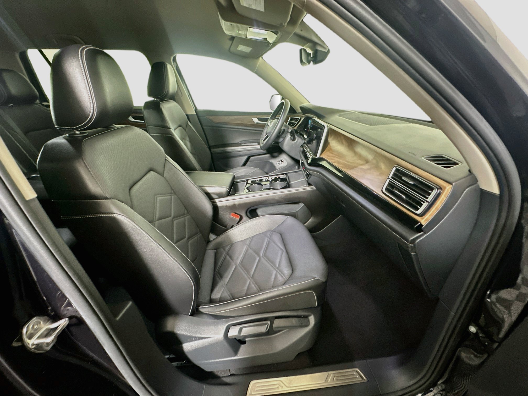 Used 2024 Volkswagen Atlas SE FWD image 34