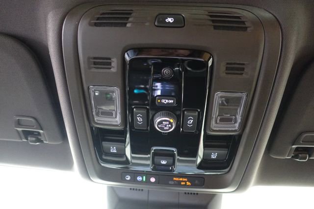 New 2026 Cadillac Escalade ESV Luxury w/ LPO, Radiant Package image 16