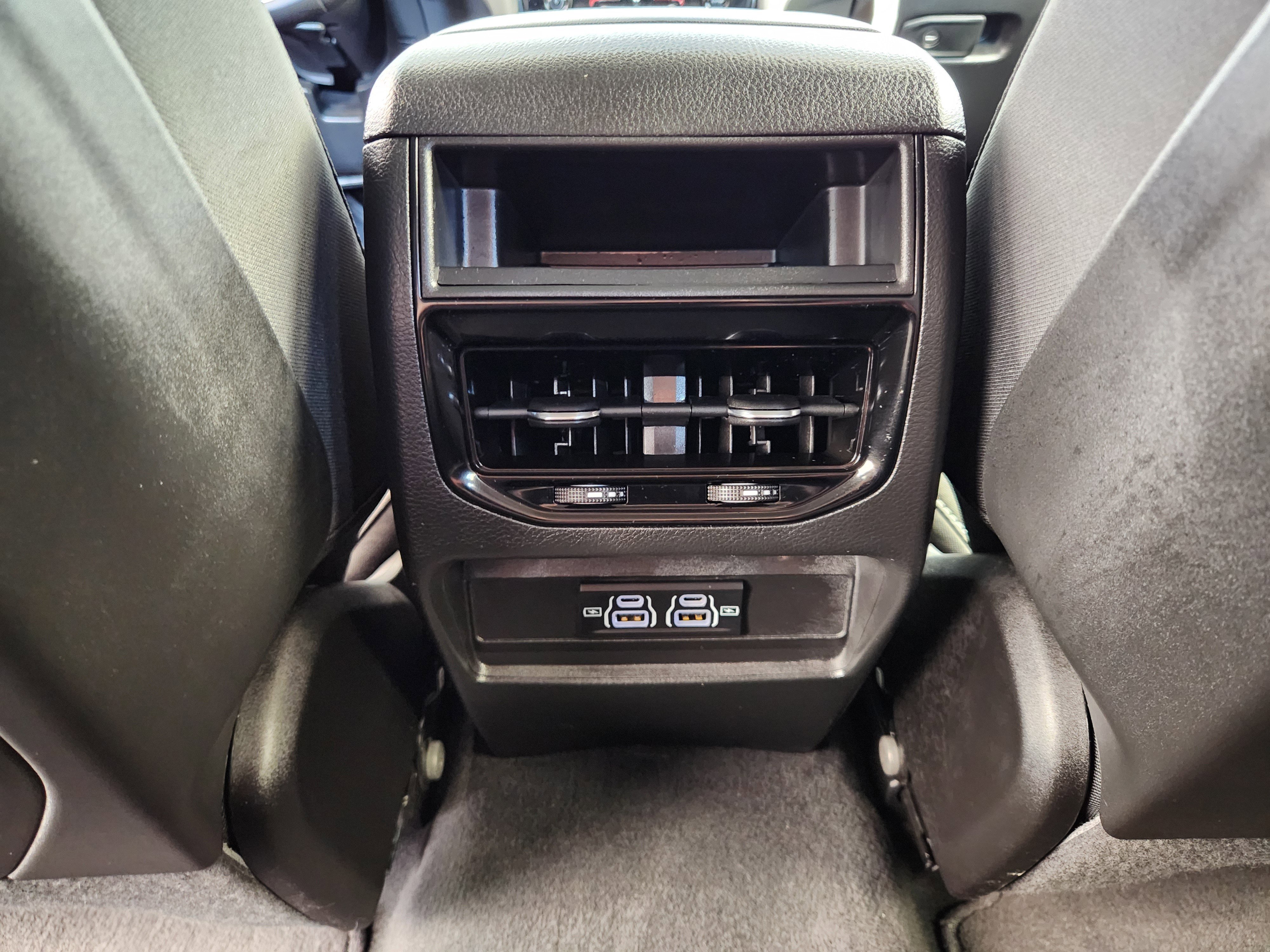 Used 2025 Jeep Grand Cherokee Laredo X image 32