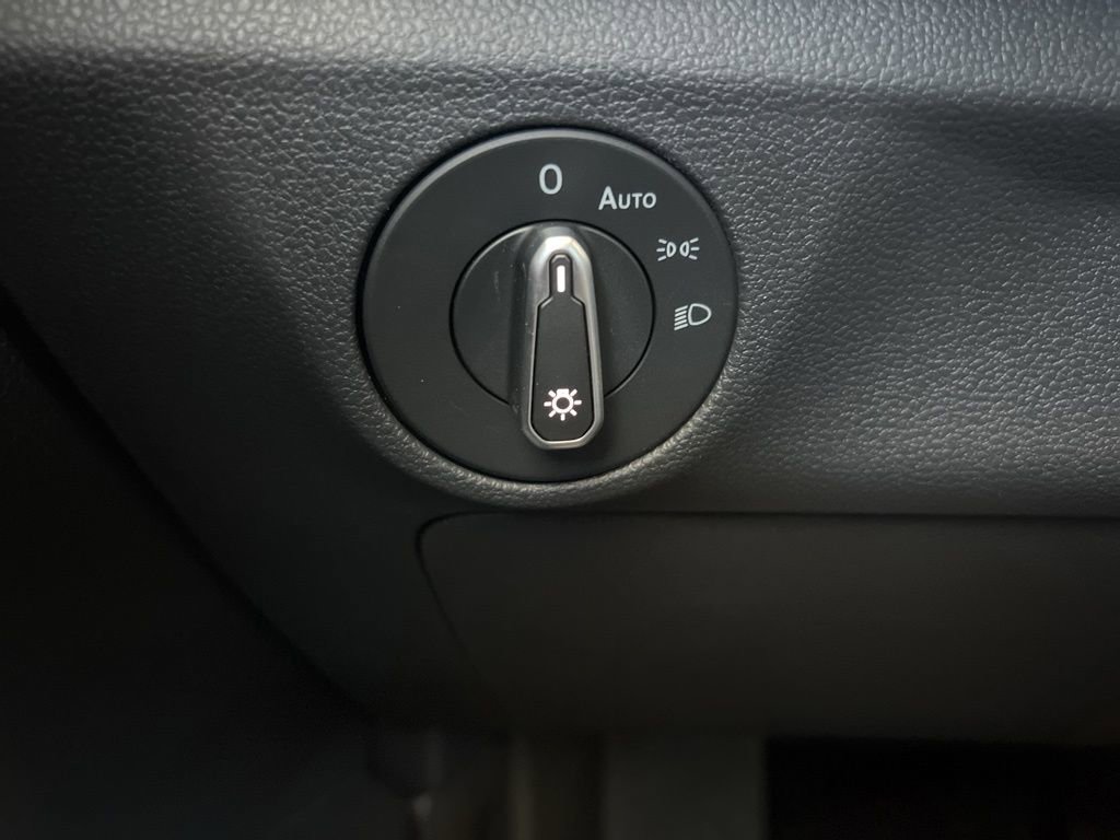 New 2025 Volkswagen Jetta SE image 32