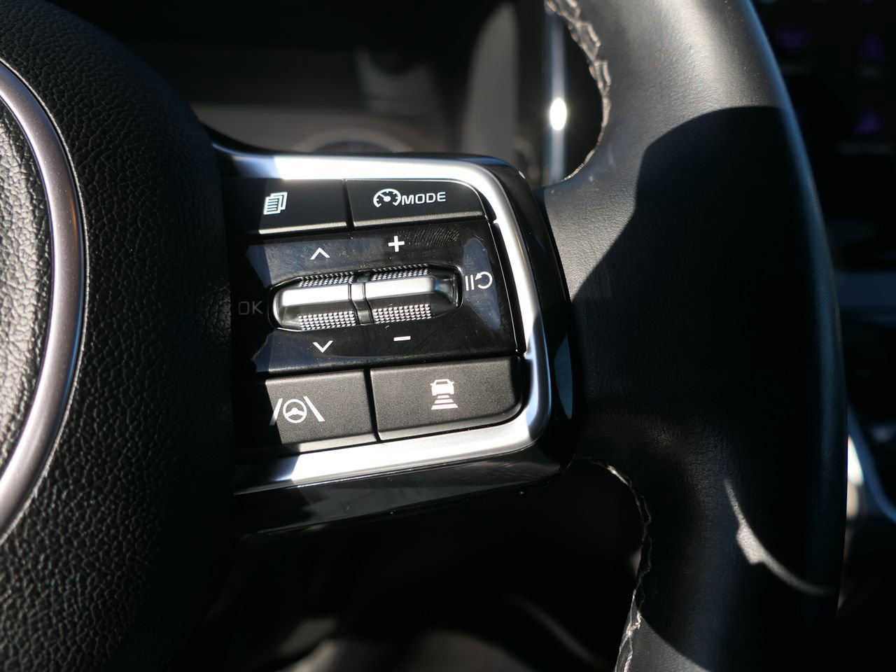 Used 2023 Kia Sorento EX image 15