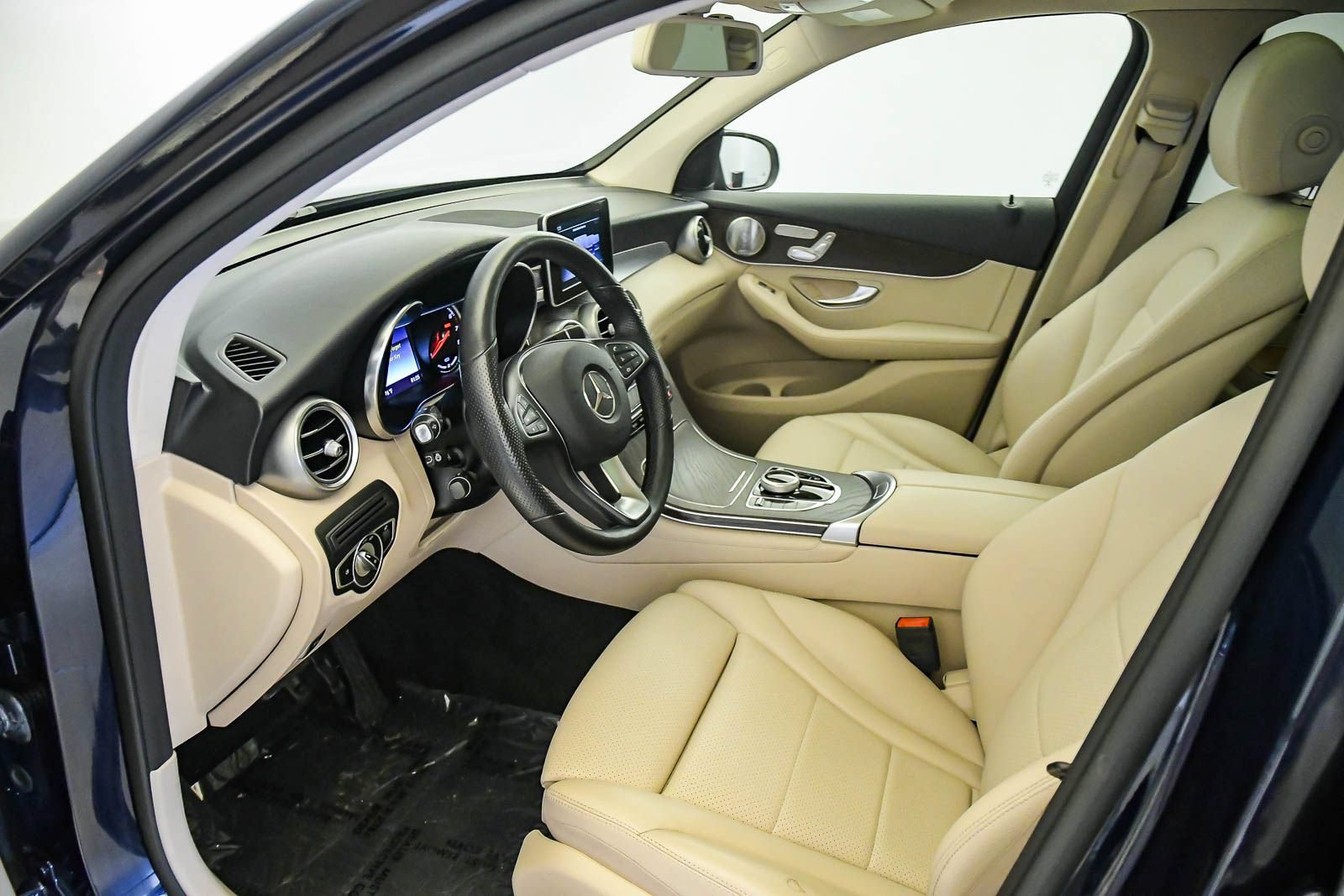 Used 2019 Mercedes-Benz GLC 350e 4MATIC image 16