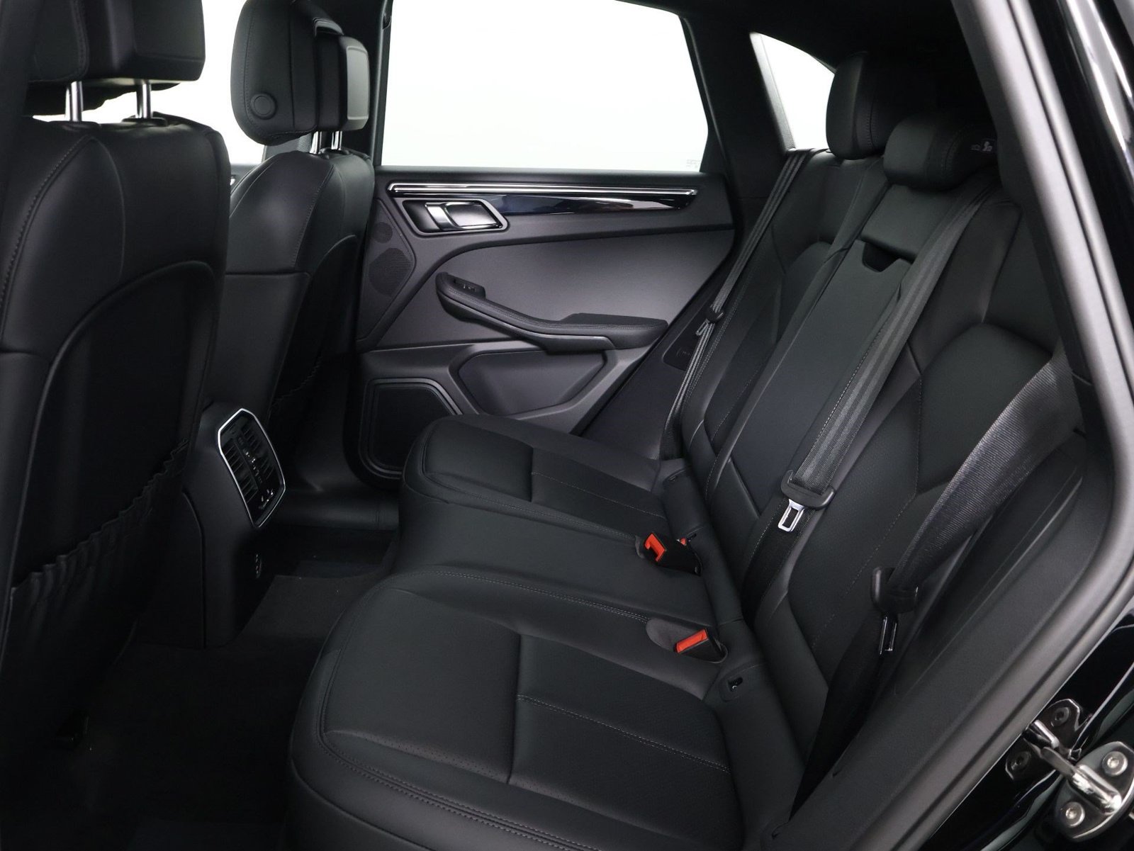 New 2026 Porsche Macan AWD/4WD image 18