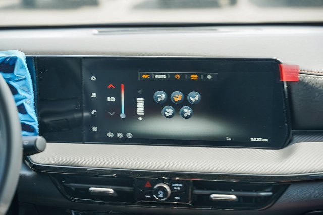 New 2026 Nissan Kicks SR image 15