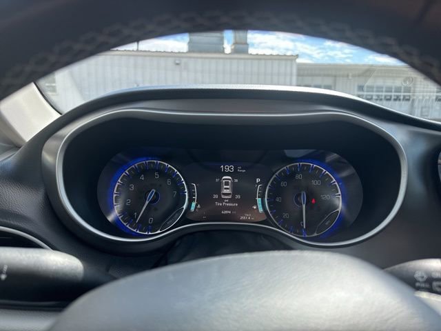 Used 2022 Chrysler Pacifica Touring-L image 23