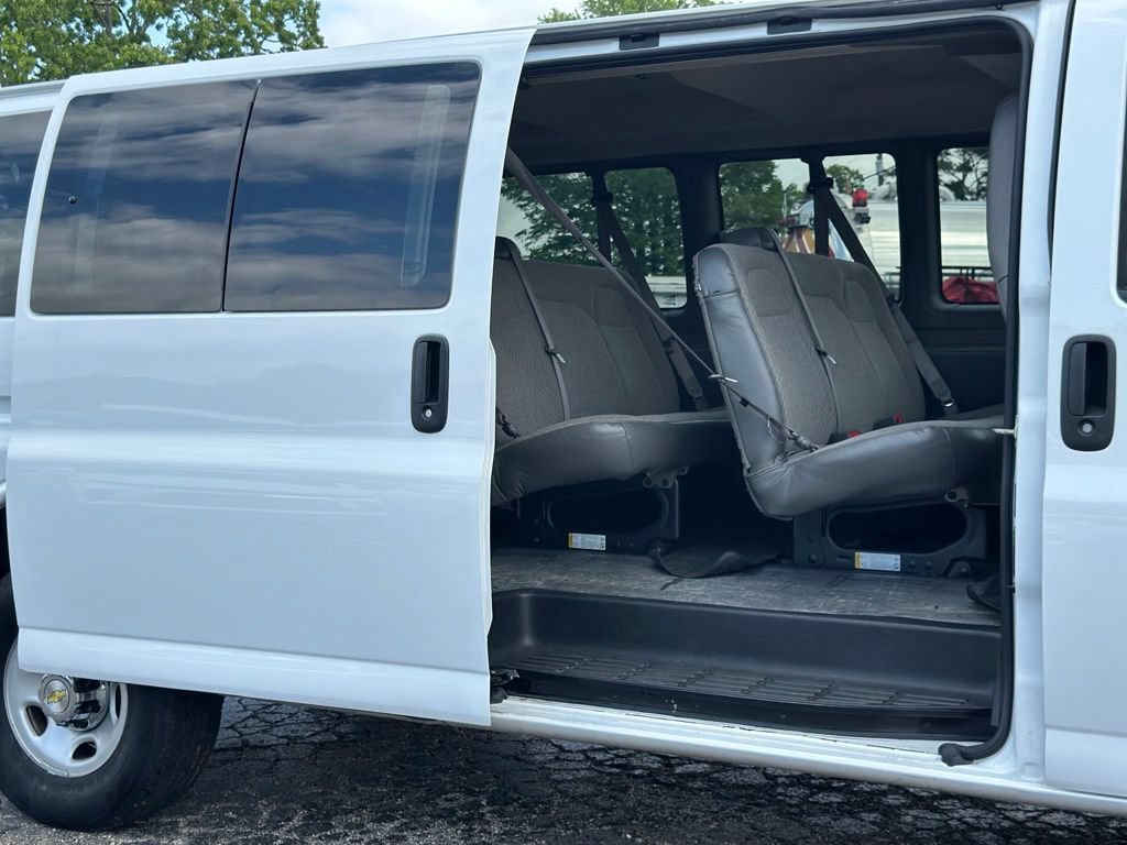 Used 2025 Chevrolet Express 3500 LT w/ LT Preferred Equipment Group RWD image 17