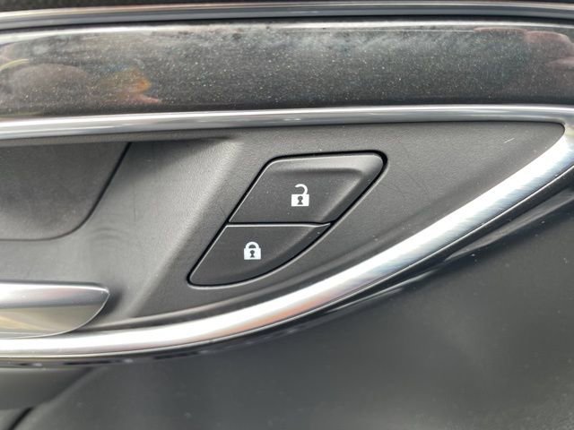 Used 2025 Buick Envision Preferred image 12