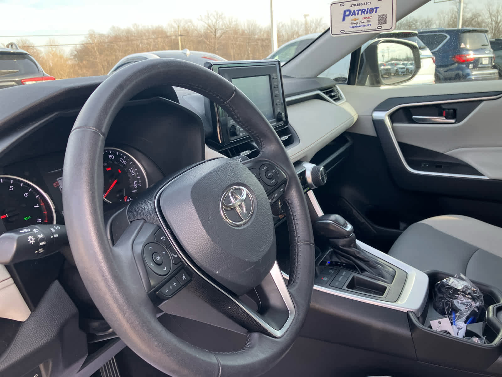 Used 2021 Toyota RAV4 XLE Premium image 9