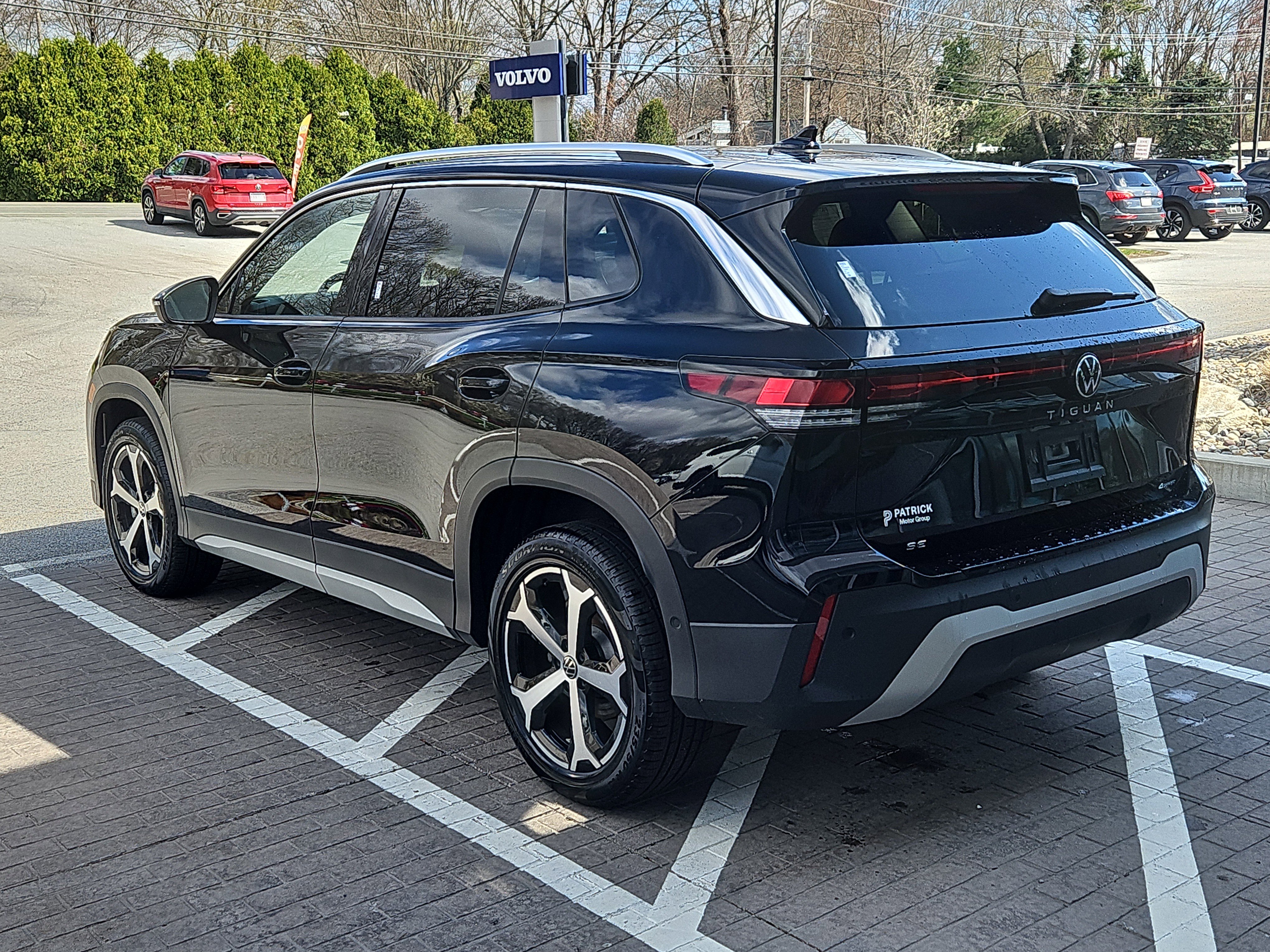 Used 2025 Volkswagen Tiguan SE image 24