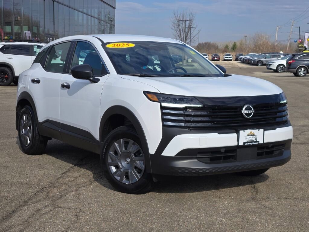 Used 2025 Nissan Kicks S image 4